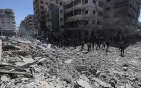 استشهاد فلسطينيين جراء قصف الاحتلال الإسرائيلي في شمال بيت لاهيا وغرب دير البلح