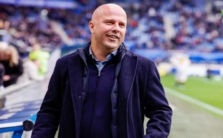 سلوت يحذر من صعوبة مباراة ليفربول ضد كريستال بالاس