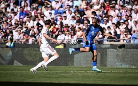 ليون يحقق انتصارًا مثيرًا على أوكسير بنتيجة 3-2 في الدوري الفرنسي