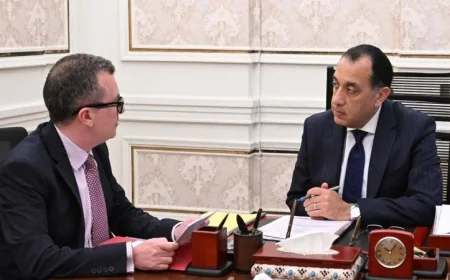 رئيس الوزراء يناقش مع وزير التخطيط نتائج الاجتماع مع صندوق النقد الدولي