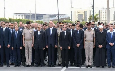 الرئيس السيسي يقود جنازة اللواء كمال مدبولي والد رئيس الوزراء وسط مشاهد مؤثرة