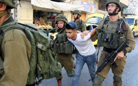 قوات الاحتلال تستمر في اقتحام شمال القدس لليوم الخامس عشر وتعتقل 35 شابا فلسطينيا