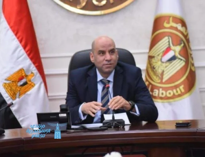 وزير العمل يدعو إلى تعزيز التكامل والتنسيق بين إدارات المديريات لضمان كفاءة الأداء المؤسسي