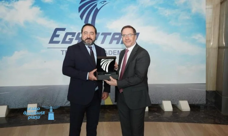 رئيس القابضة لمصر للطيران يحتفي بفريق صيانة الطائرات نظير نجاحهم في إجراء تعديلات هامة