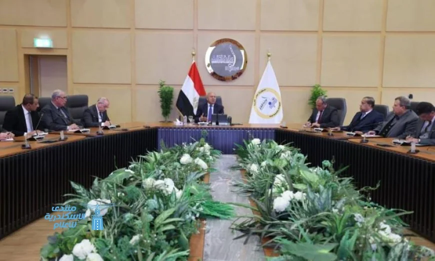 وزير النقل يطلق خطة لخفض النفقات وزيادة الإيرادات لتعزيز كفاءة قطاعات النقل