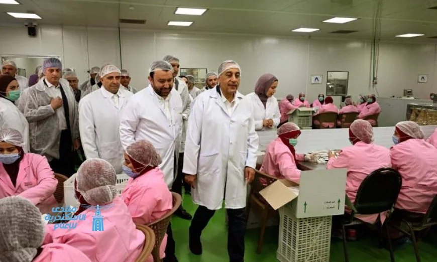 رئيس الوزراء يستعرض أحدث تقنيات مصنع شركة فارما زاد جروب للمكملات الغذائية بالصور