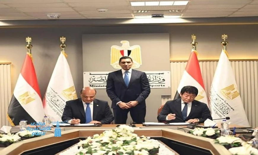 وزير الشباب والرياضة يوقع عقد استضافة مصر لبطولة العالم في جمباز الأيروبيك