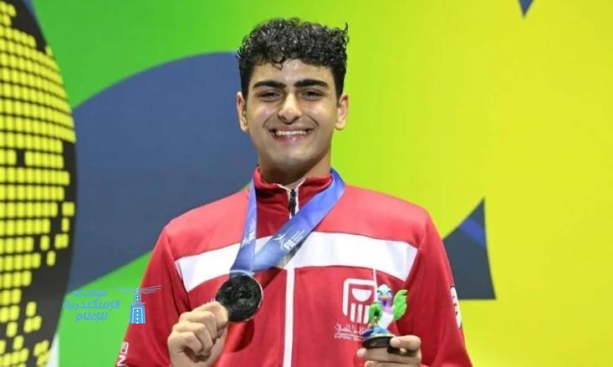 تهنئة حارة من وزير الرياضة لعبدالرحمن طلبة بعد فوزه بفضية بطولة العالم في سلاح الشيش