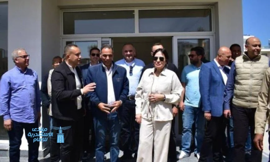 وزيرة الإسكان تواصل جولاتها التفقدية للأبراج الشاطئية وطريق البوليفار في العلمين الجديدة