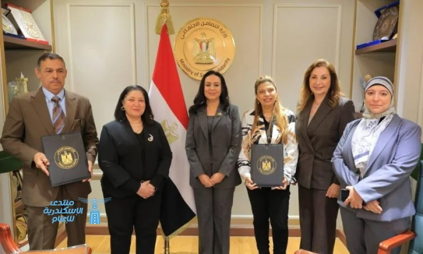 وزيرة التضامن تدعم ريادة الأعمال بتوقيع عقود تمويل مشروعات صغيرة مع أربع جمعيات أهلية