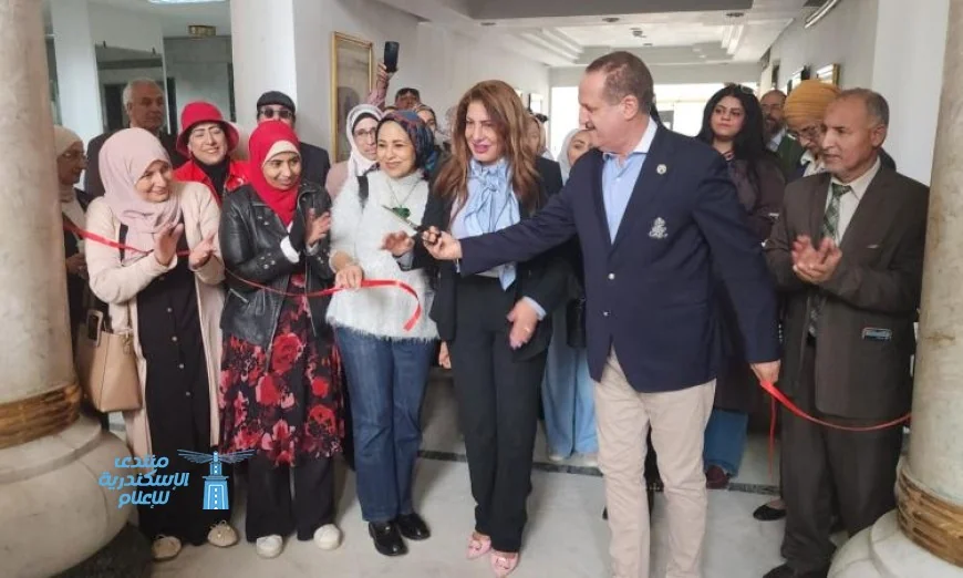 افتتاح معرض للفنون التشكيلية من قبل العزازي في ملتقى التراث الثقافي السابع