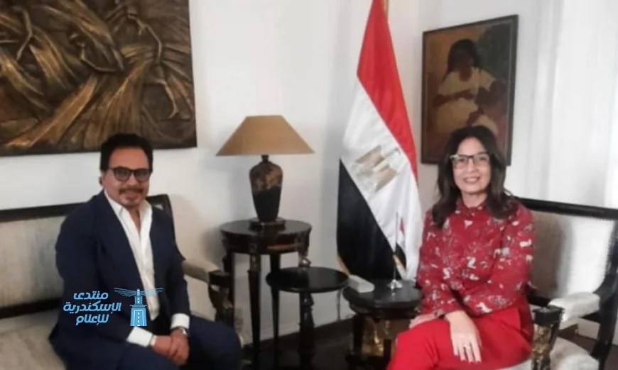 وزيرة الثقافة تستعرض مع الفنان محمد رياض التحضيرات للدورة 19 لمهرجان المسرح