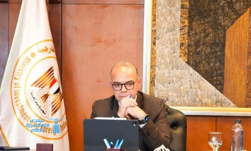 وزير الاستثمار يستعرض سبل تعزيز التعاون الاقتصادي مع نظيره البريطاني