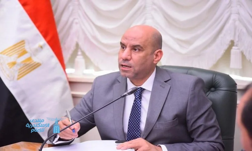 وزير العمل يعلن عن إجازة رسمية مدفوعة الأجر للموظفين في القطاع الخاص يوم الاثنين المقبل