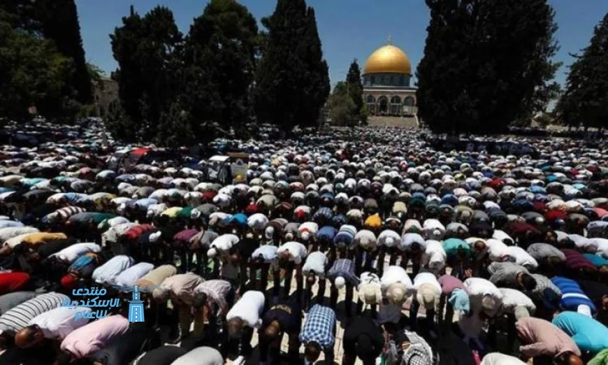 توافد 100 ألف مصلٍ لأداء صلاة الجمعة في المسجد الأقصى المبارك