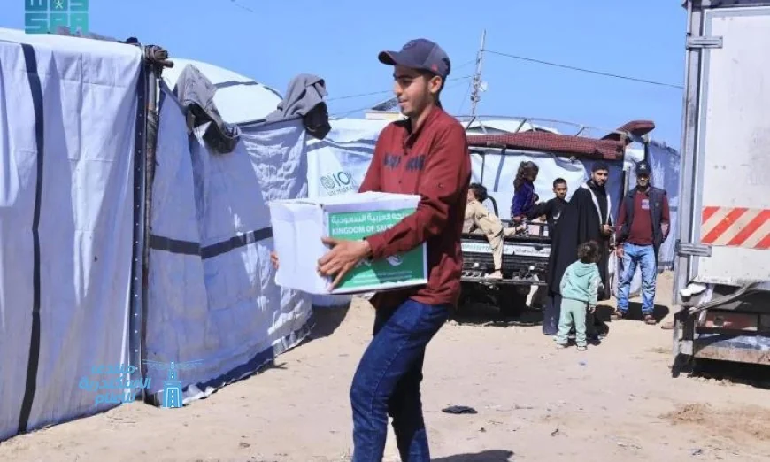 مركز الملك سلمان للإغاثة يوزع 717 سلة غذائية لدعم سكان مدينة غزة