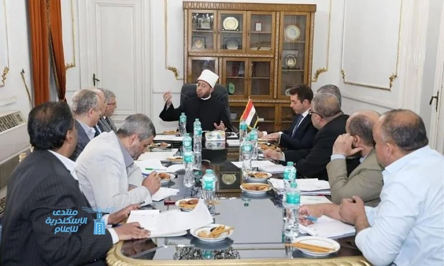 وزير الأوقاف يجتمع مع قيادات هيئة الأوقاف لتعزيز وتنمية الموارد المالية