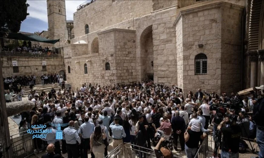 مسئول فلسطيني يدين انتهاكات الاحتلال ضد المصلين المسيحيين في كنيسة القيامة