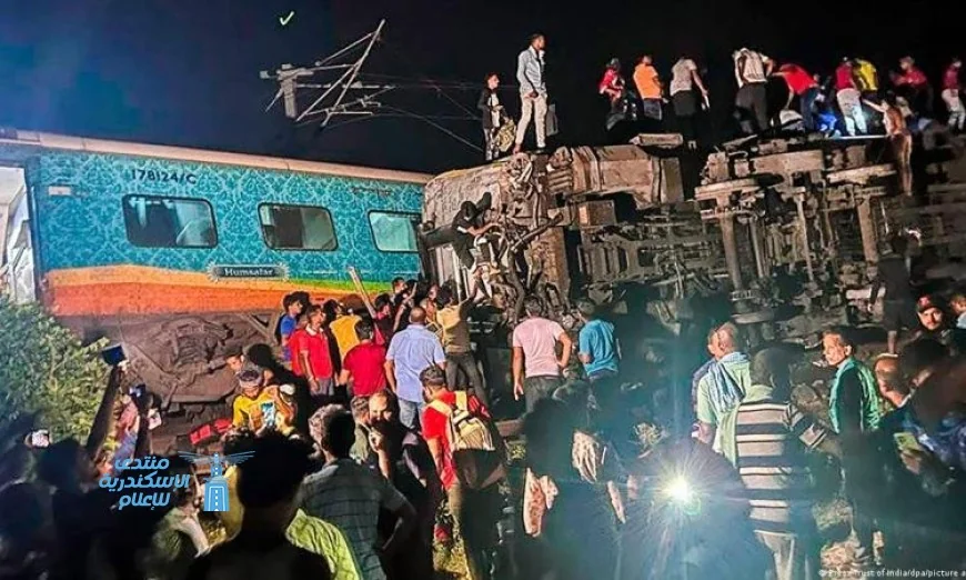 مصرع 43 شخصا وإصابة آخرين في تصادم مروع بين حافلة وشاحنة في ولاية بيهار الهندية