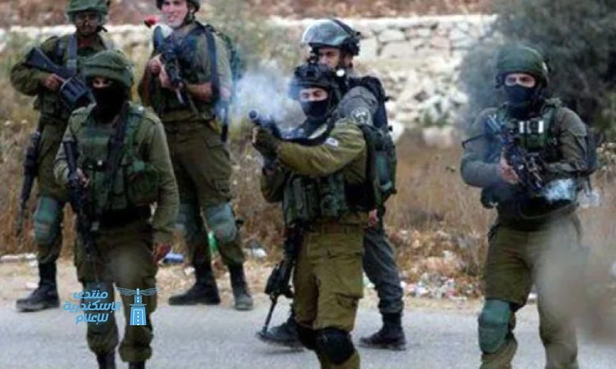 إصابة ثلاثة شباب فلسطينيين وطفل برصاص الاحتلال الإسرائيلي في الخليل ونابلس