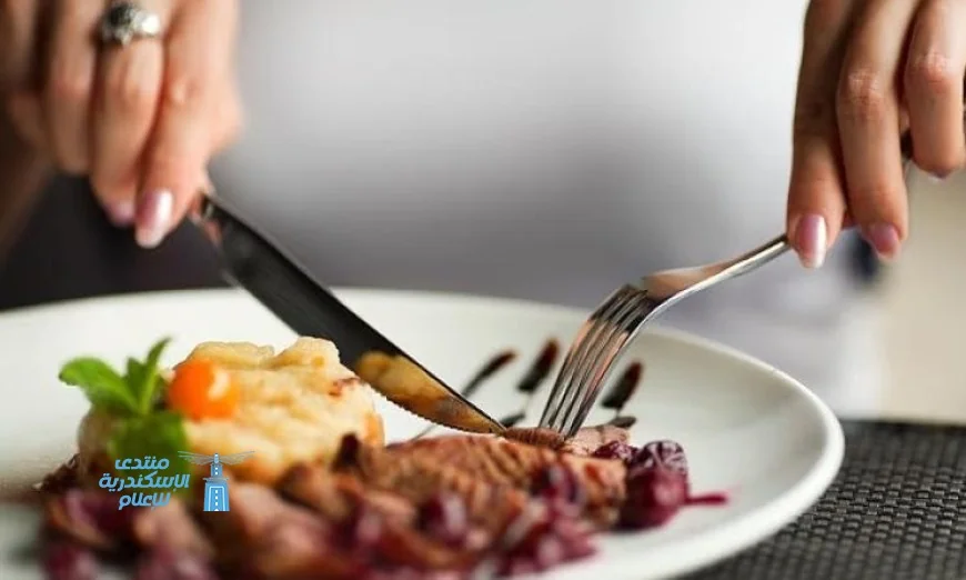 اكتشف كيف يؤثر توقيت تناول الطعام على الحفاظ على رشاقتك لمحبي الرشاقة