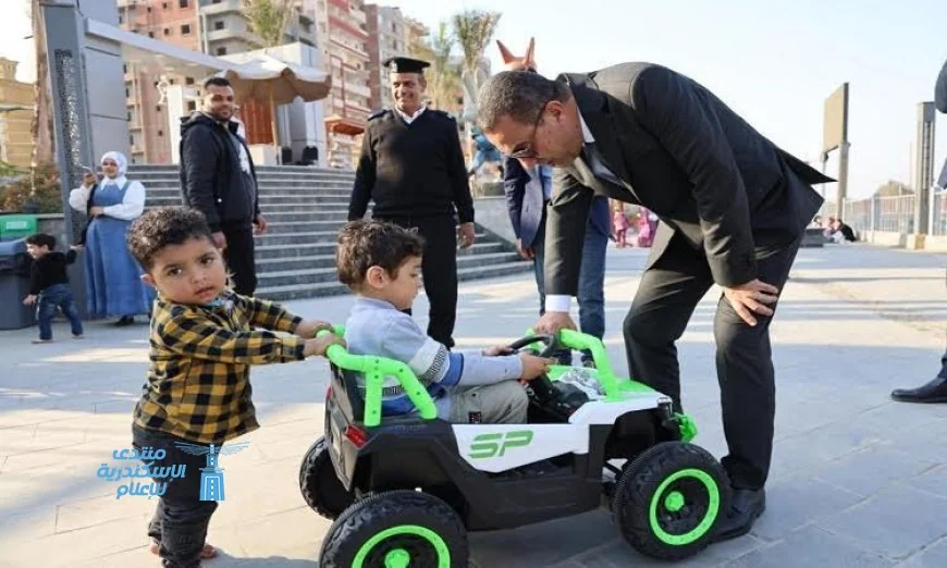 محافظ المنوفية يقوم بجولة للاحتفال بشم النسيم مع الأهالي في الممشى الجديد والحدائق المجاورة