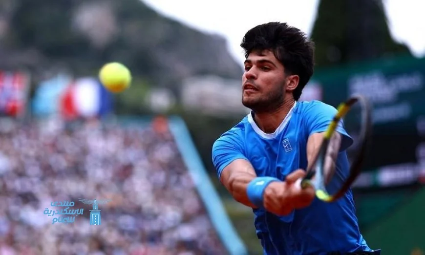 ألكاراز يسعى لاستعادة صدارة العالم قبل بطولة برشلونة