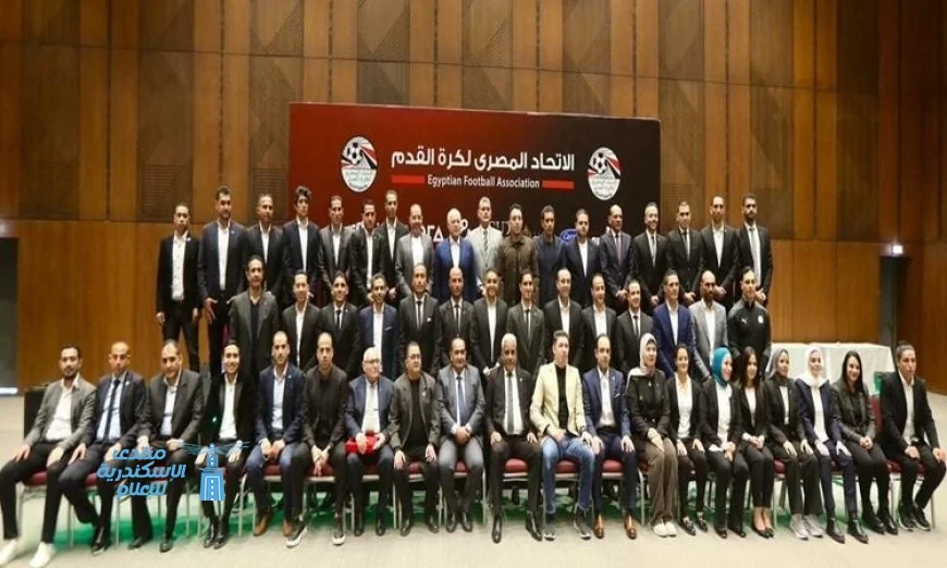 أبوريدة يمنح الشارة الدولية لحكام فيفا المعتمدين