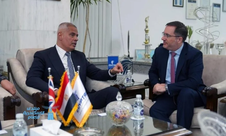 تعزيز التعاون بين مصر للطيران وبريطانيا رئيس القابضة يلتقي بالسفير البريطاني في القاهرة