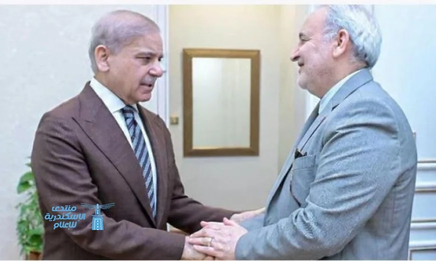 رئيس وزراء باكستان يناقش مع السفير الإيراني التطورات الأخيرة بعد تمديد الهدنة