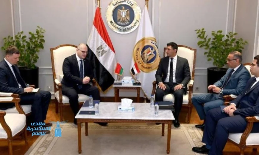 وزير الصناعة المصري يلتقي سفير بيلاروسيا في القاهرة لتعزيز التعاون الاقتصادي بين البلدين
