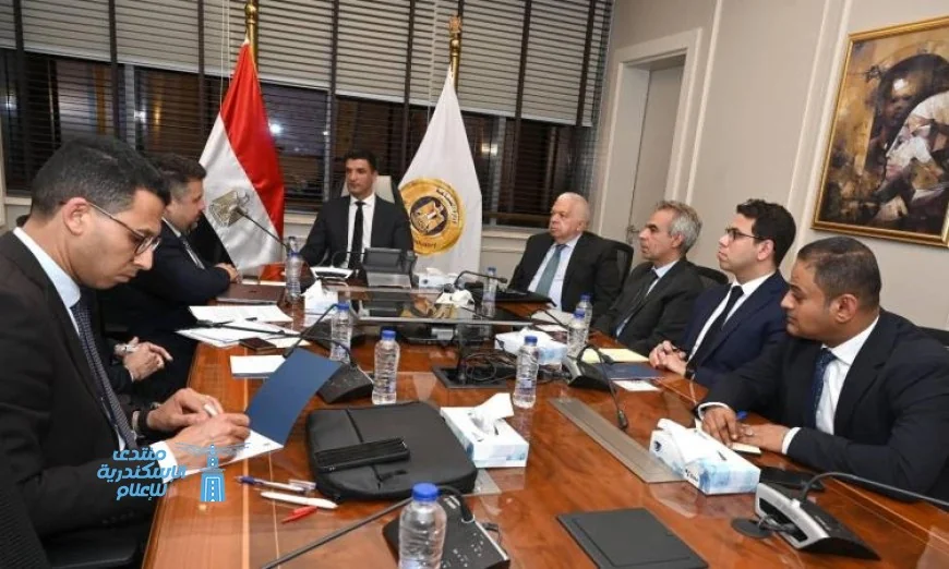 وزير الصناعة يناقش مشروع تحويل الأمونيا الخضراء باستثمار 5 مليارات دولار