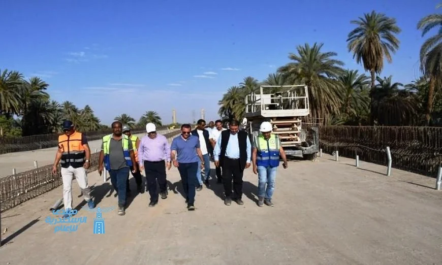 محافظ أسوان يراقب تقدم مشروع محور دراو الحر ومعدلات الإنجاز الحالية