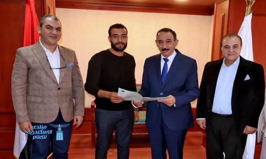 محافظ سوهاج يعلن تسليم أول عقود تقنين أملاك الدولة عبر المنصة الوطنية بسوهاج