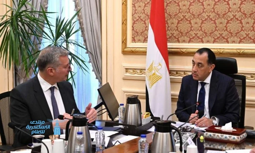 رئيس الوزراء يناقش ملفات مهمة مع وزير البترول والثروة المعدنية لتعزيز التعاون والإنجازات