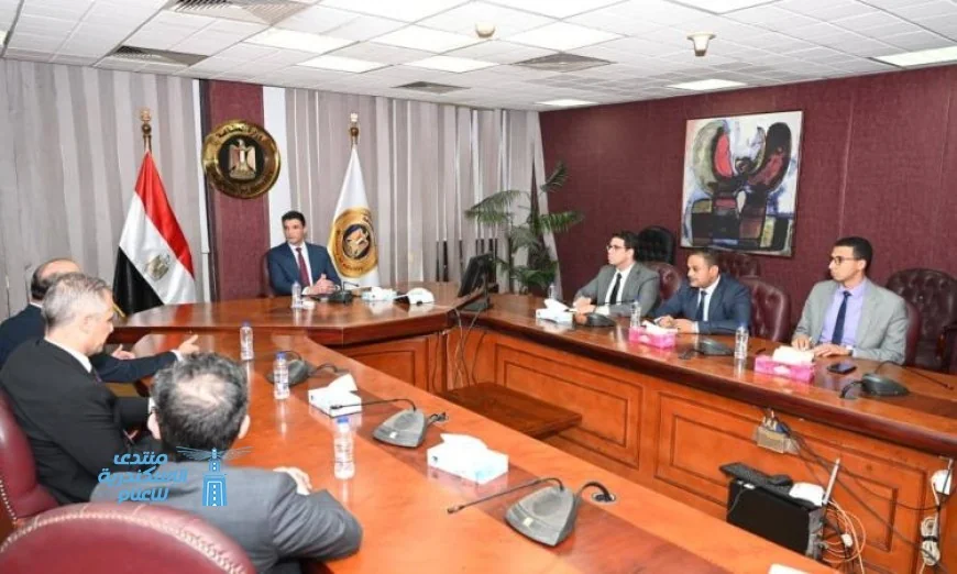 وزير الصناعة يلتقي وفد مجموعة صافولا لبحث استثماراتها ومشاريعها الغذائية في مصر