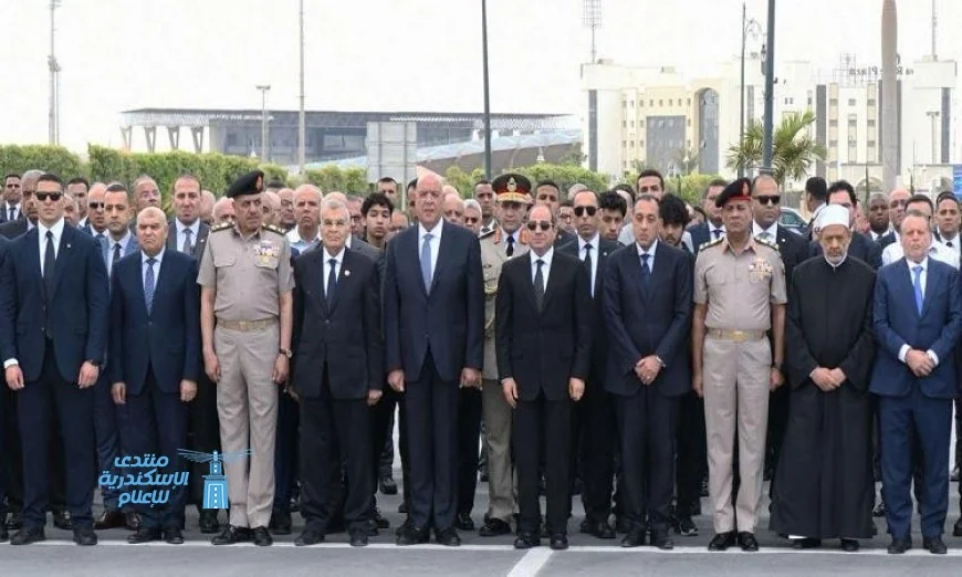 الرئيس السيسي يقود جنازة اللواء كمال مدبولي والد رئيس الوزراء وسط مشاهد مؤثرة