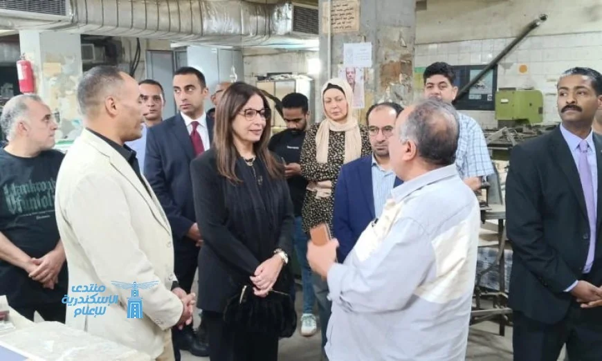 وزيرة الثقافة تفاجئ الهيئة المصرية العامة للكتاب بزيارة مفاجئة